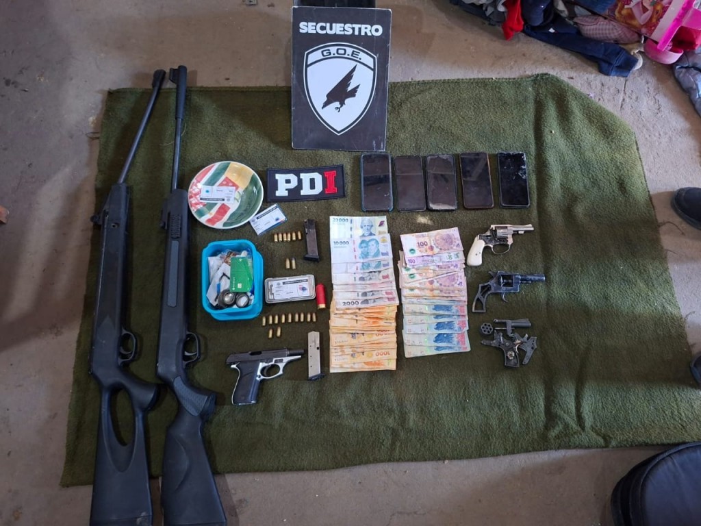 La PDI realizó cinco allanamientos por microtráfico y detuvo a dos hombres en Santo Tomé y Laguna Paiva