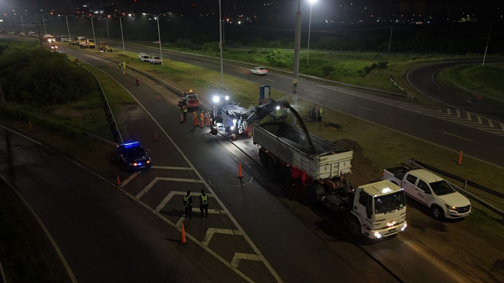 Las obras no se detienen: Provincia comenzó la repavimentación nocturna en la Autopista, entre Santa Fe y Santo Tomé