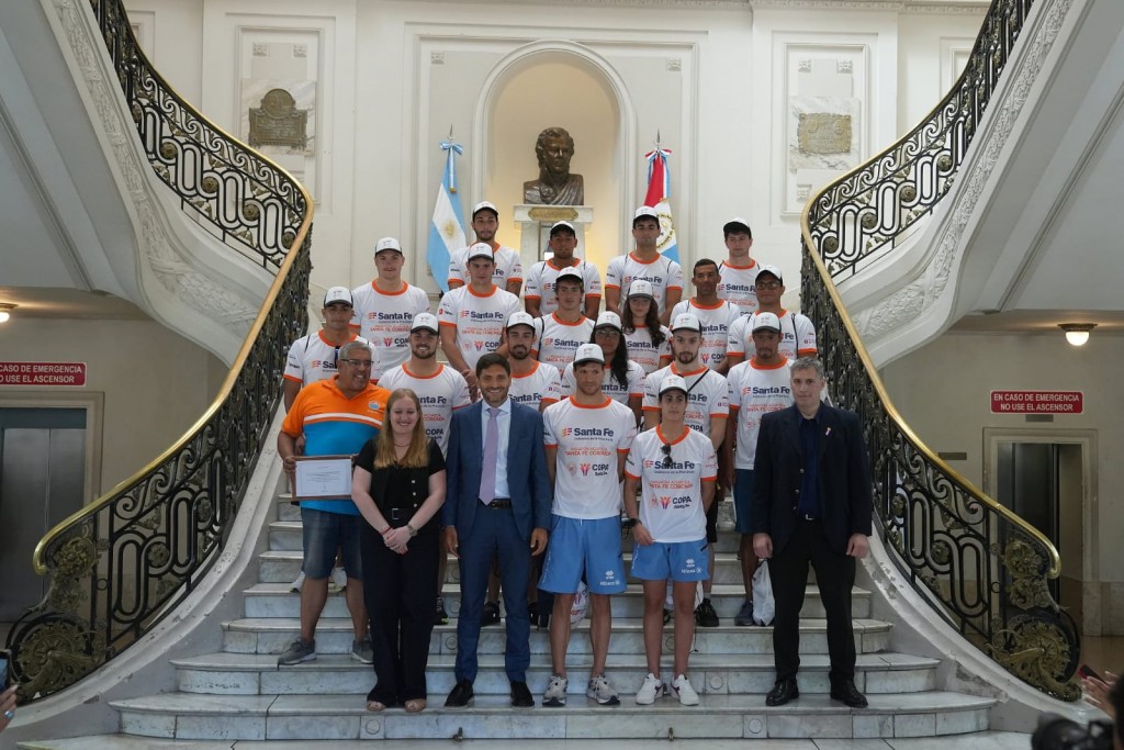 Pullaro presentó a los nadadores de la Santa Fe - Coronda: “El deporte nos distingue como provincia” 