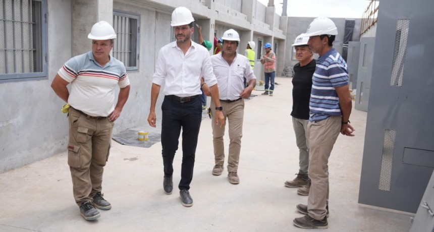 Pullaro recorrió la obra de la cárcel de alto perfil “El Infierno” que tiene un avance del 40 %