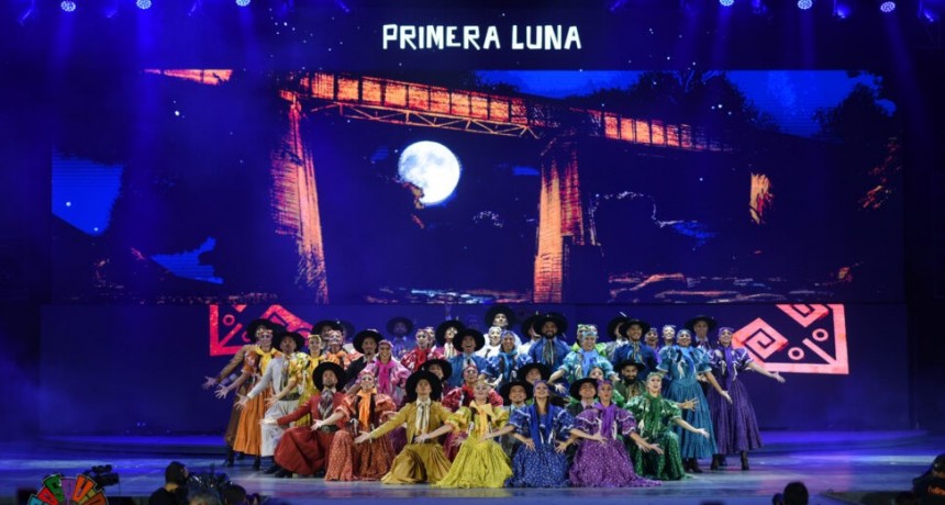 Cosquín 2026 abrió su primera luna con una noche histórica y una plaza colmada