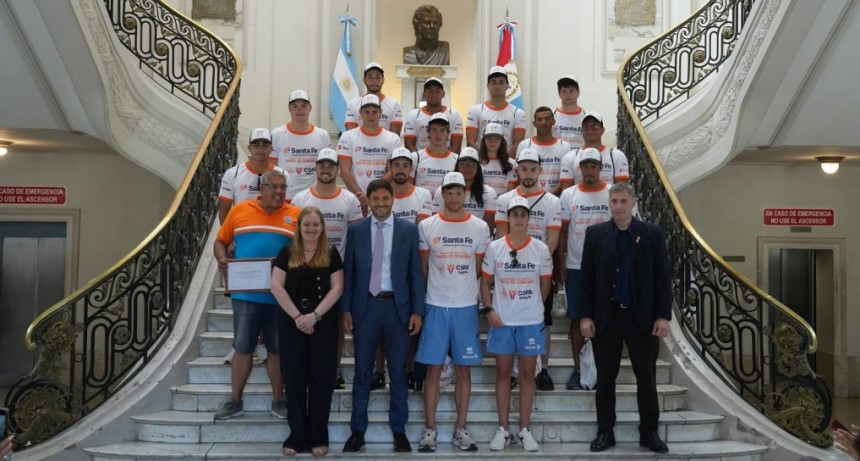 Pullaro presentó a los nadadores de la Santa Fe - Coronda: “El deporte nos distingue como provincia” 