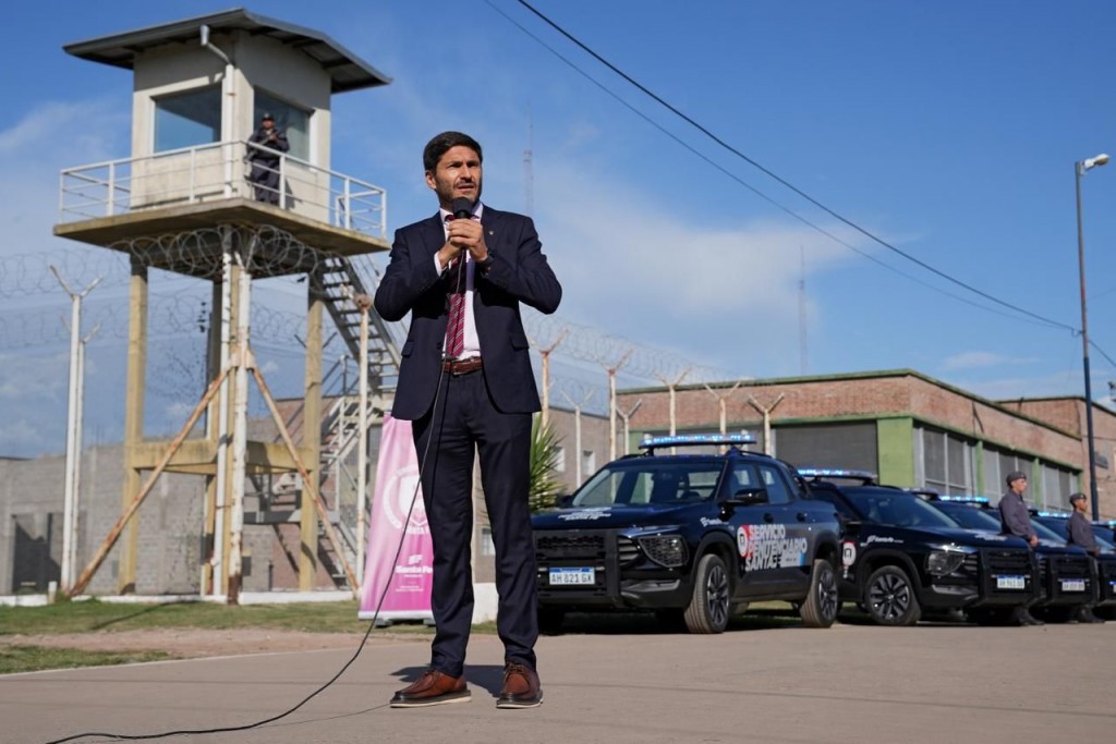 Pullaro a las fuerzas de seguridad: &ldquo;Lograron algo que parec&iacute;a impensado en la provincia y en Argentina, que es reducir los niveles de delito y de violencia&rdquo;