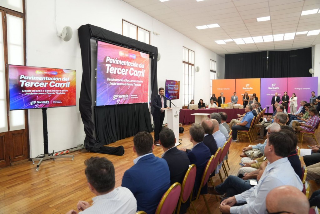 Pullaro licit&oacute; el segundo tramo del tercer carril de la autopista Rosario-Santa Fe, otra inversi&oacute;n log&iacute;stica para la provincia