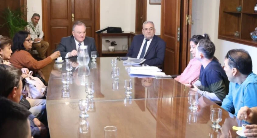 Trabajadores de la empresa l&aacute;ctea &ldquo;Ver&oacute;nica&rdquo; fueron recibidos por los senadores Felipe Michlig y Alcides Calvo