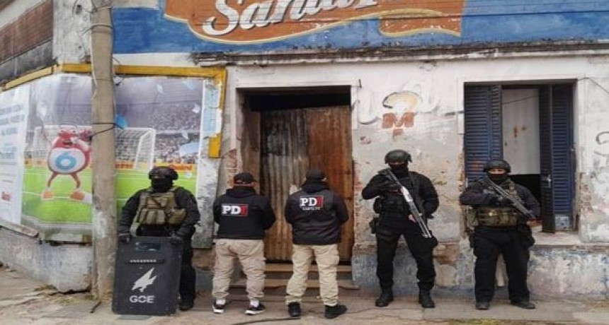 La PDI desarticul&oacute; un punto de venta de droga en Santa Fe y detuvo a 12 personas en una serie de allanamientos