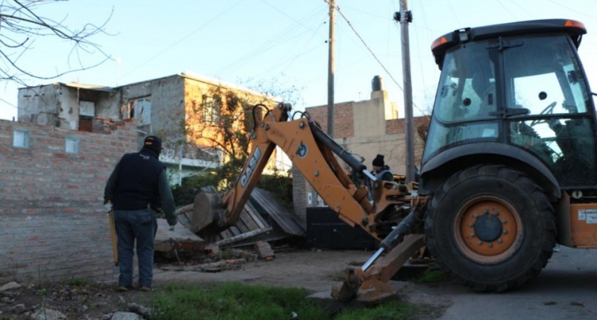 Rosario: derrumban un puesto de venta de drogas vinculado a tres asesinatos