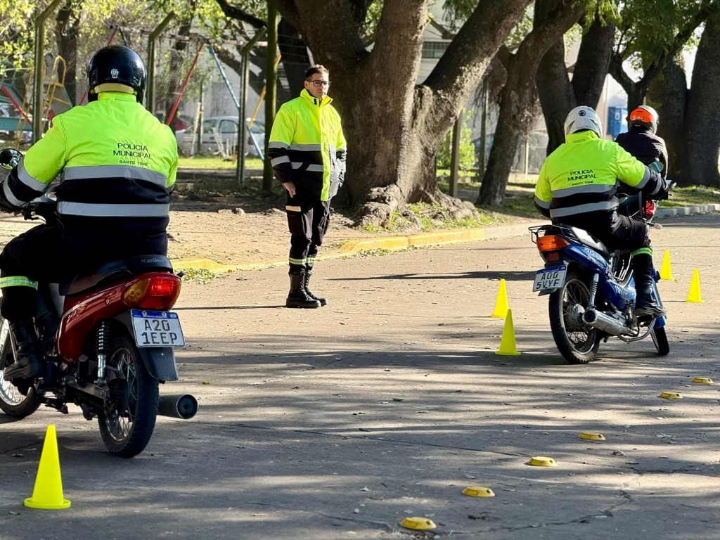 Santo Tomé: inspectores de tránsito se capacitaron en el programa de “Formación de Formadores en Conducción Segura de Motos”
