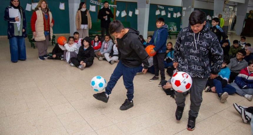 En la gesti&oacute;n de Pullaro, m&aacute;s de 100 escuelas recibieron donaciones financiadas con bienes recuperados del delito