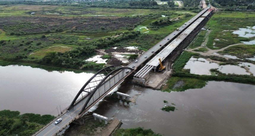 El nuevo Puente Carretero es la obra vial en construcci&oacute;n m&aacute;s larga de Argentina y la segunda de Sudam&eacute;rica