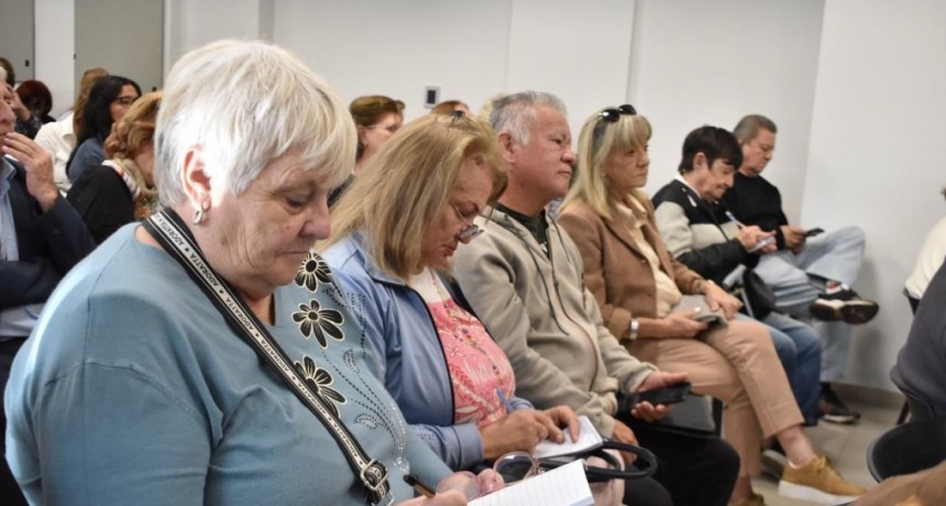 Provincia capacita a personas mayores en herramientas digitales para acceder a servicios p&uacute;blicos y cuidarse de las estafas