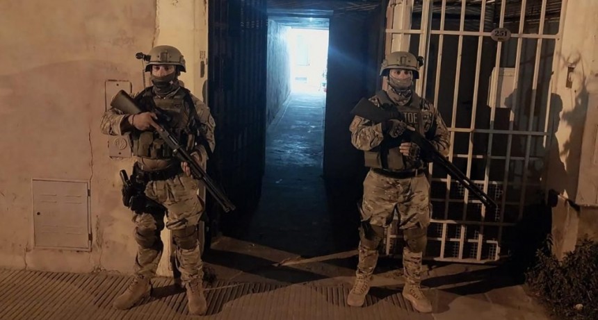 Intimidaciones públicas: allanamientos y tres detenidos del Clan Funes