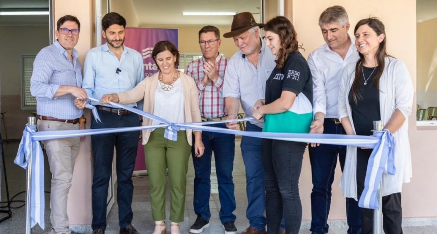 Plan 1000 Aulas: Pullaro inauguró en La Criolla la primera del programa provincial