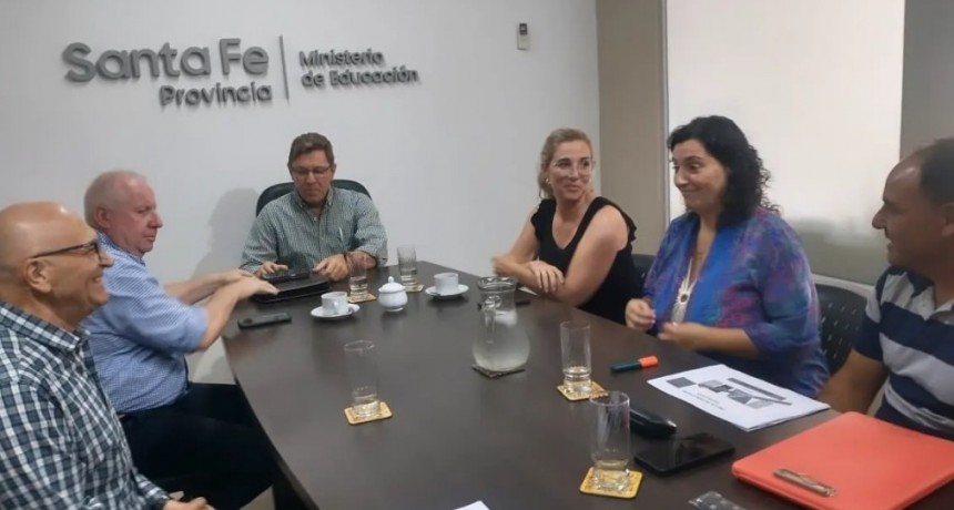 Borla fue recibido por autoridades del Ministerio de Educación de Santa Fe