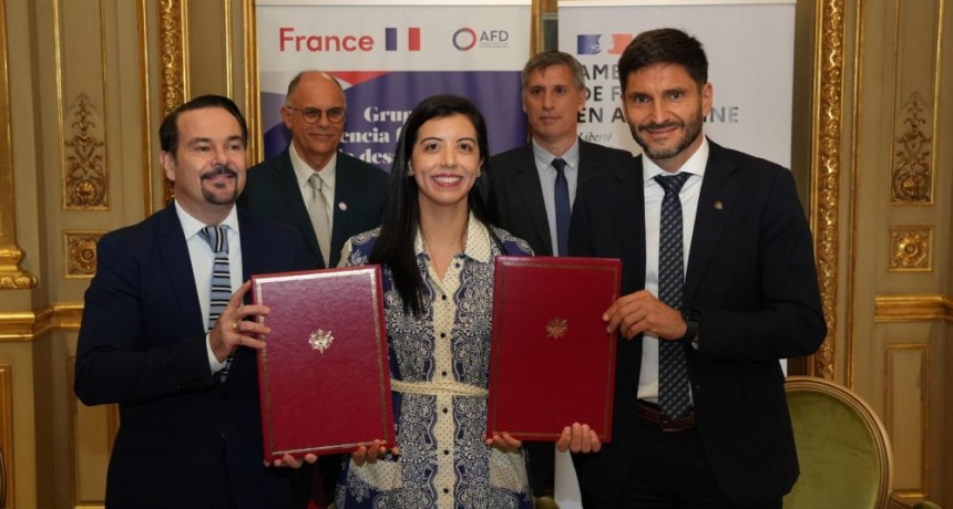 Pullaro firm&oacute; un acuerdo con Francia para financiar mejoras energ&eacute;ticas en hospitales, escuelas y aeropuertos de Santa Fe