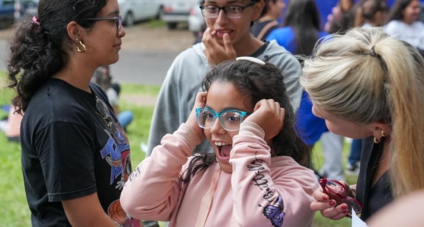 Santa Fe Ac&aacute; y Ver para Ser Libres: m&aacute;s de 4.200 lentes entregados para mejorar la vida y el aprendizaje de chicos en toda la provincia