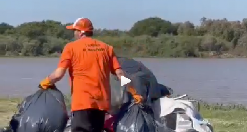 La Municipalidad de Sauce Viejo intervino en la limpieza del Río