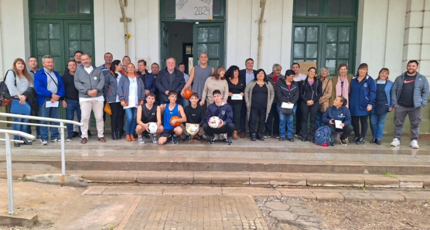 El Senador Michlig y el Diputado González entregaron aportes institucionales y elementos deportivos en San Cristóbal