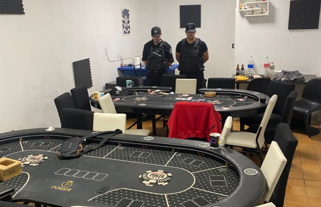 La Policía santafesina clausuró un casino ilegal y arrestó a 10 personas en Rosario