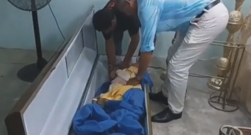 Viral: una mujer despertó en medio de su propio velorio