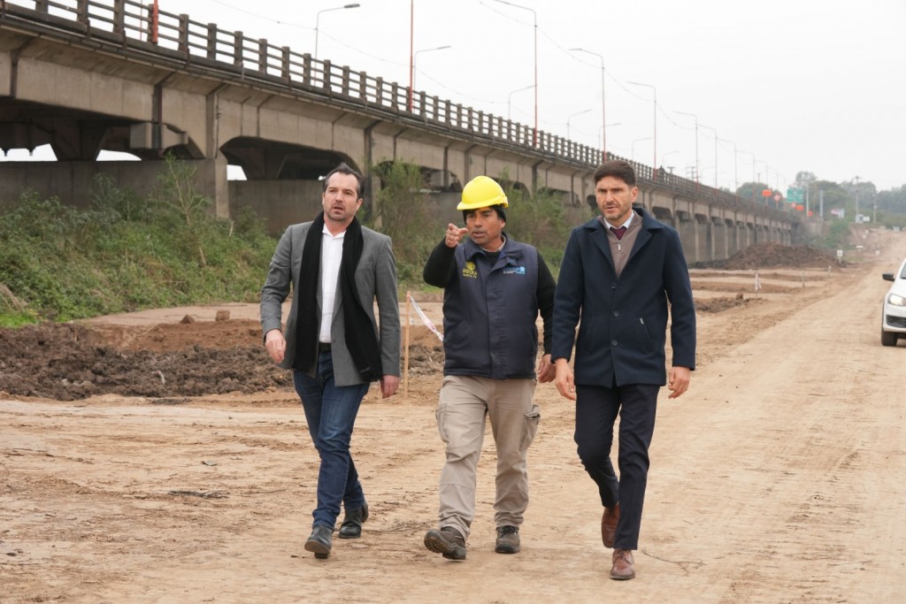 Nuevo Puente Santa Fe-Santo Tomé: Pullaro inspeccionó la finalización del movimiento de suelo y ahora viene la colocación de los pilotes