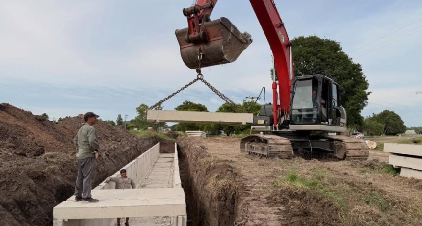Un 2026 de intensas lluvias: la gesti&oacute;n de Pullaro acelera la ejecuci&oacute;n de obras en m&aacute;s de 100 localidades de alto riesgo h&iacute;drico