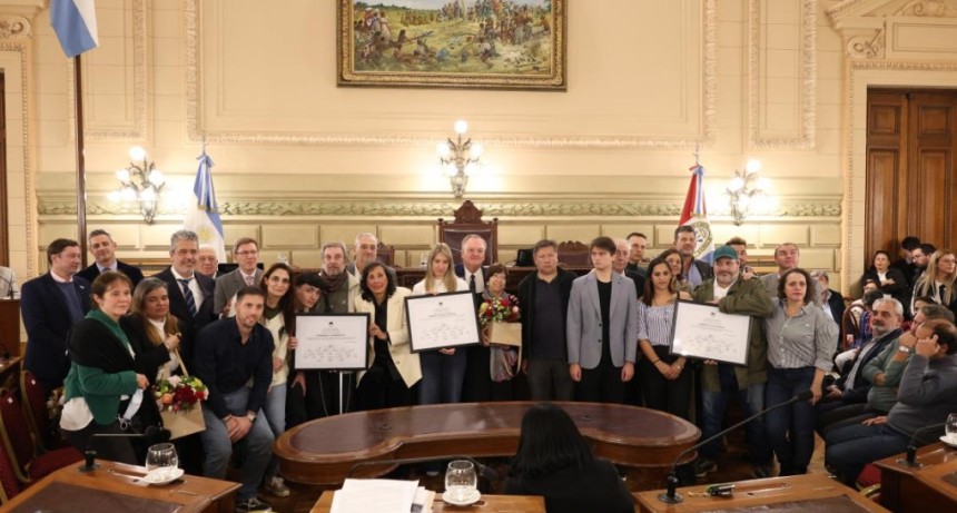 El Senado homenaje&oacute; a tres prestigiosos periodistas parlamentarios
