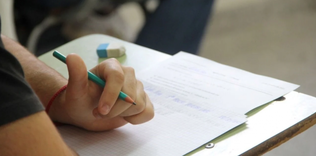 Plan FinEs 2025: Se abren las inscripciones para que estudiantes de escuelas santafesinas puedan terminar la secundaria 