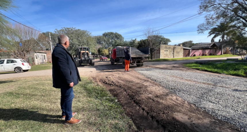 Sauce Viejo avanza con la colocación de tubos en barrio Adelina Oeste