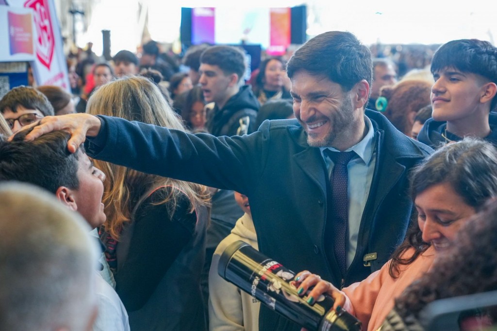 Pullaro destacó “la iniciativa e innovación de alumnos y docentes” en la Feria de Comunidades de Aprendizajes